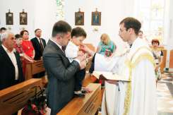 Botez în stil catolic: Sebastian Banari cu Înger Păzitor
