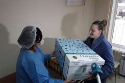 Deja 13 mii de nou-născuți au primit cutii cu produse de primă necesitate