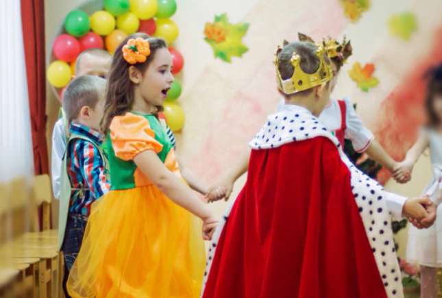 Costumele pentru matineu sunt la mare căutare în această perioadă