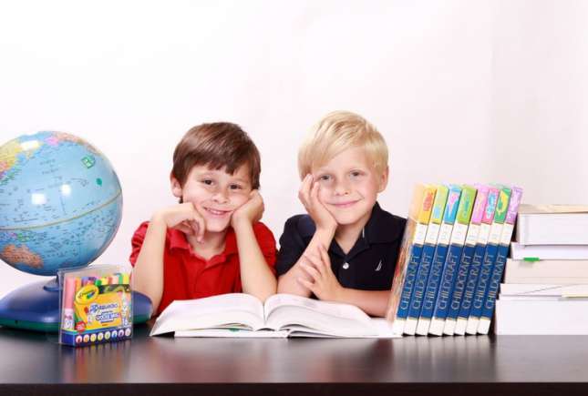 Câți bani trebuie să cheltuiască părinții pentru rechizite unui copil de clase primare