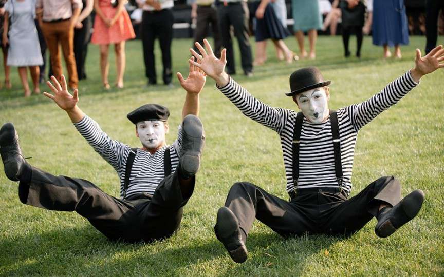 Fac show la evenimente fără a spune vreun cuvânt!