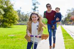 Plimbările în parc cu copiii - cum evităm pericolele?