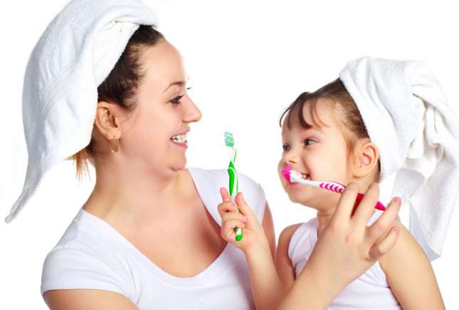 7 modalități de a-ți convinge copilul să se spele pe dinți