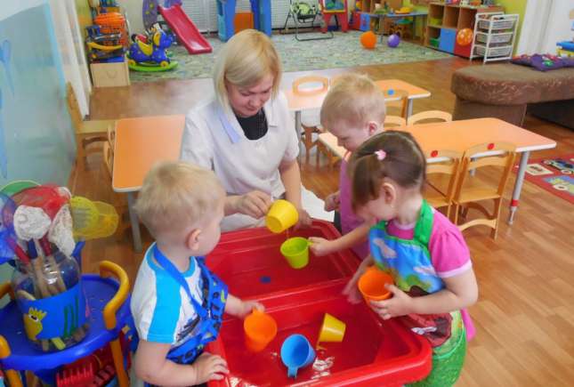 Educatorii în grădiniţele din capitală ar putea primi loc de trai în cămine