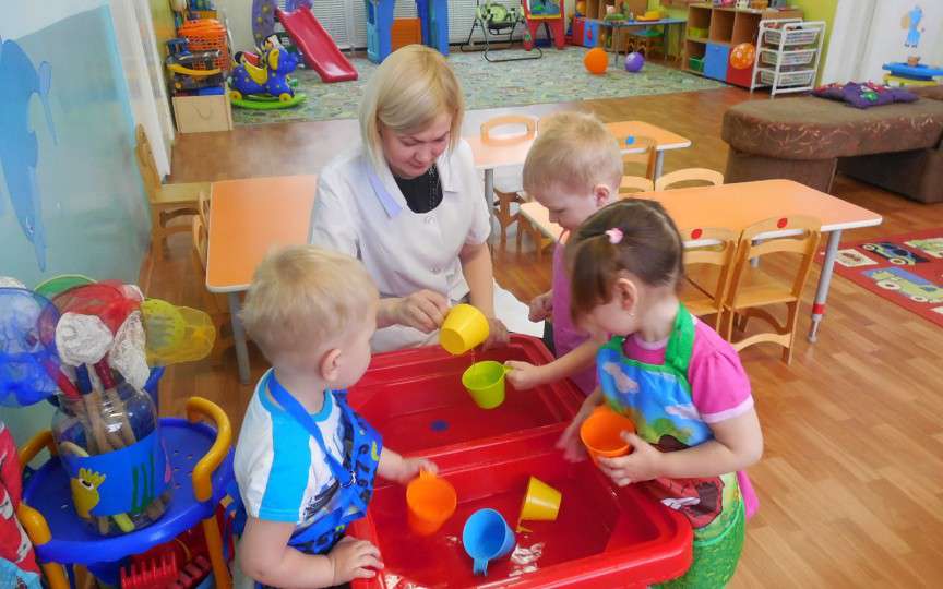 Educatorii în grădiniţele din capitală ar putea primi loc de trai în cămine