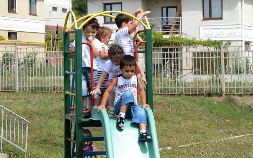 Bisericile de pe teritoriul şcolilor şi grădiniţelor din capitală activează fără autorizaţie de construcţie din partea municipalităţii
