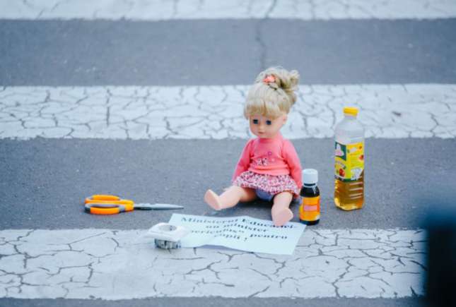 Părinții au manifestat la Ministerul Educației prezentând care sunt pericolele vacanței în grădinițe