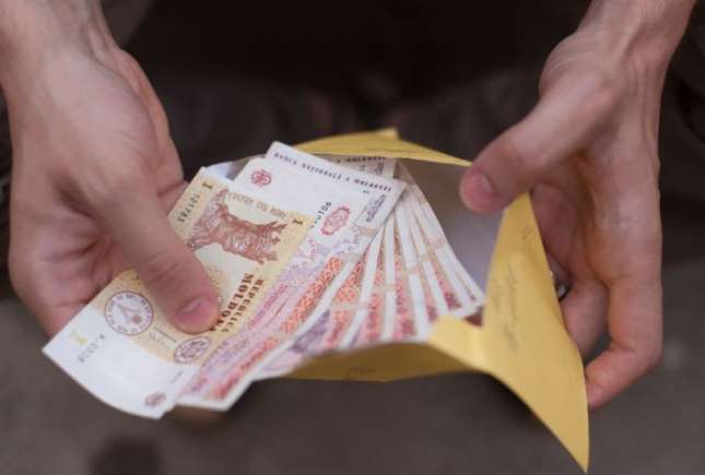 Cheltuielile din fondurile adunate de părinți vor fi afișate pe un panou la intrare în școală sau grădiniță