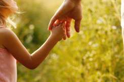 Tehnici de parenting pe care să le aplici zilnic acasă conform metodei Montessori