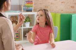 Medic pediatru despre apraxia de vorbire la copii : De fiecare dată când spun același cuvânt, îl produc în mod diferit