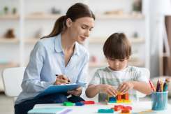 Strategii recomandate de psihologi, pentru a învăța copiii să fie mai răbdători