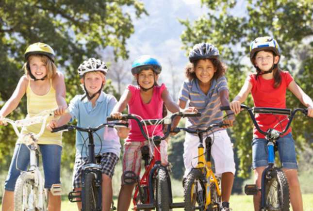 Care este vârsta la care copiii pot conduce bicicleta pe drumurile publice?