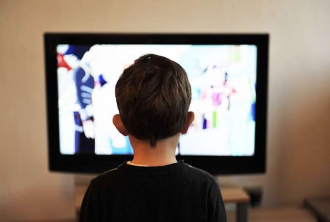 Televizorul influențează creativitatea copiilor! Bine sau rău?