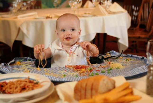 Reguli de care să ții cont atunci când ieși la restaurant cu un copil