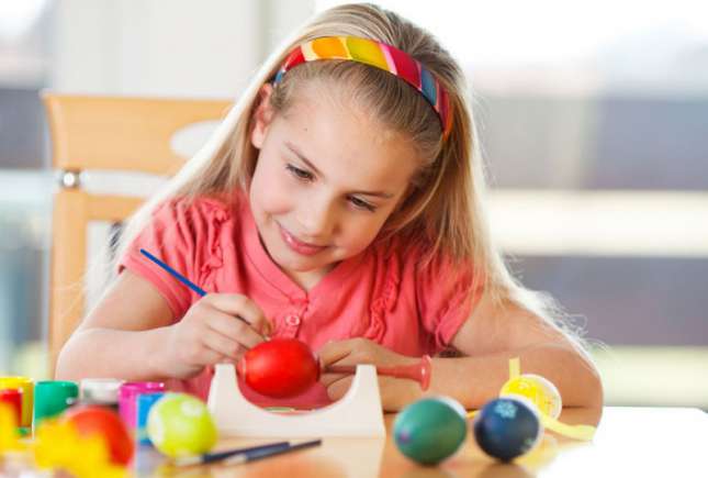 Activități Montessori de Paști pentru copii fericiți