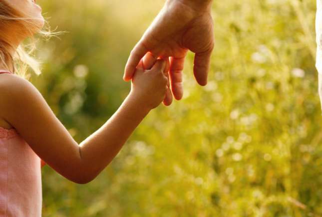Tehnici de parenting pe care să le aplici zilnic acasă conform metodei Montessori