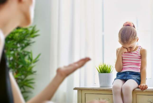Cum să disciplinezi un preșcolar, fără violență și agresări
