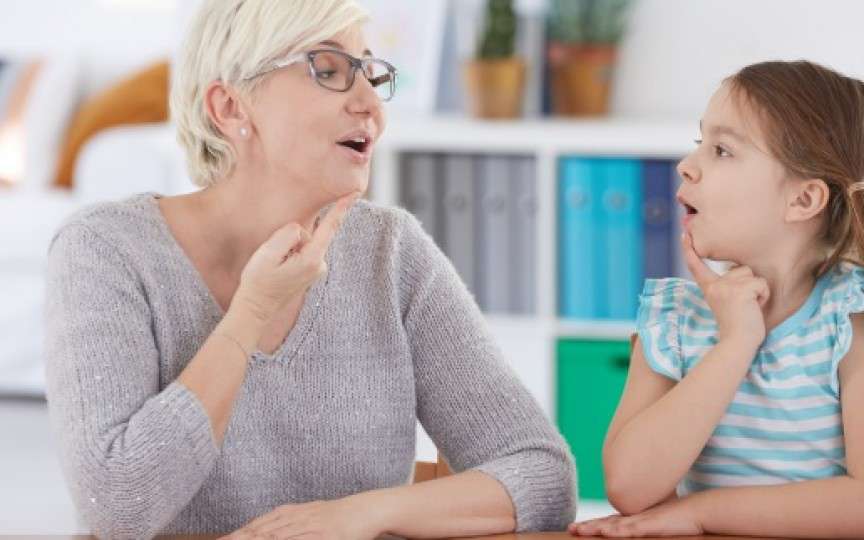 Cum îți dai seama dacă ar trebui să mergi la logoped cu copilul? Semne de alarmă