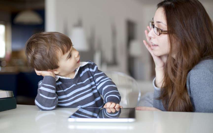 4 fraze pe care să le folosești conform metodei Montessori pentru a educa un copil sigur pe el