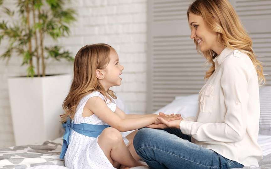 Profesor Montessori: 10 fraze care te pot ajuta să-ți exprimi afecțiunea față de copil