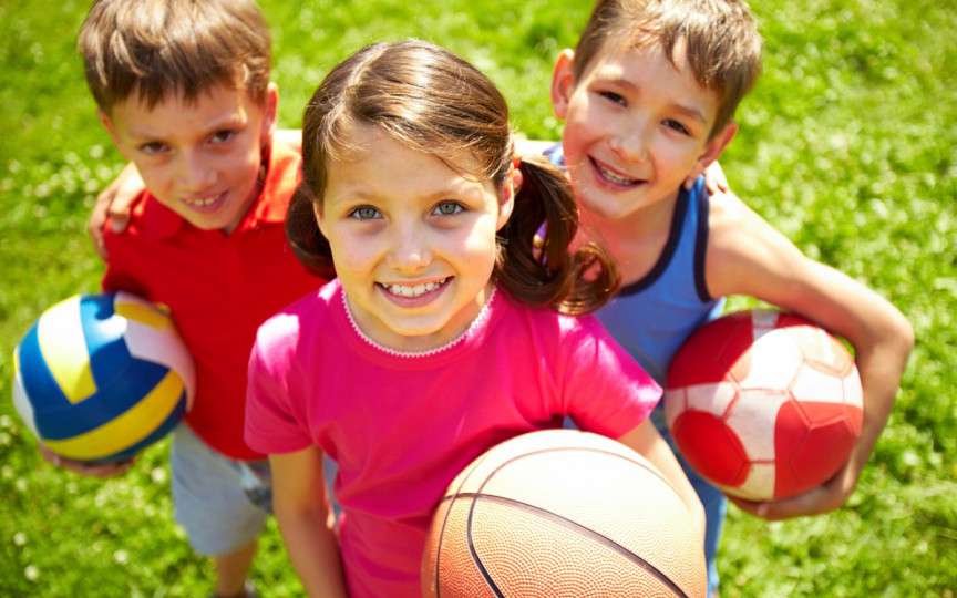 Activitatea fizică poate preveni surmenajul școlar. 3 tipuri de mișcare potrivite elevilor