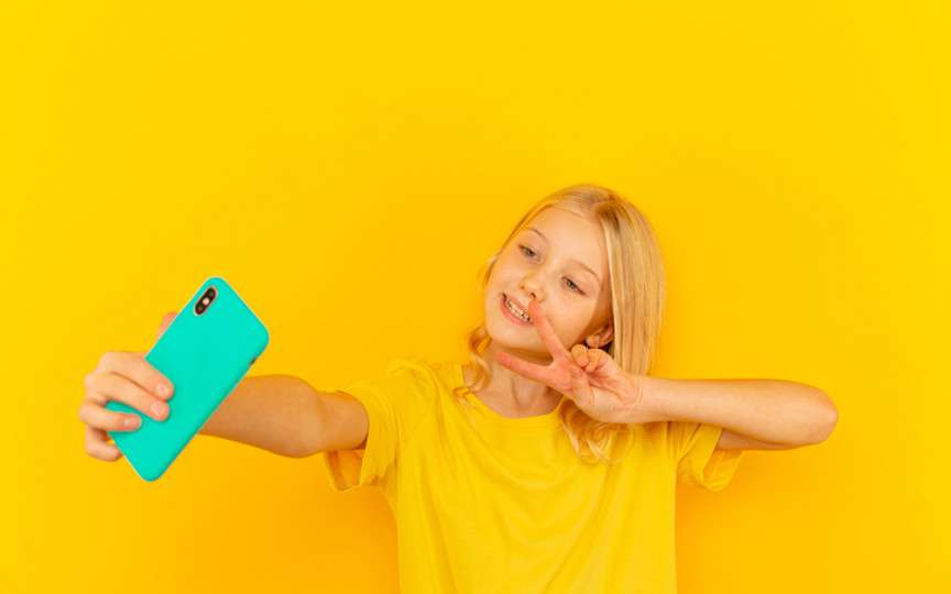 Copilul vrea Snapchat pe telefon? Ce setări trebuie să faci pentru siguranța lui