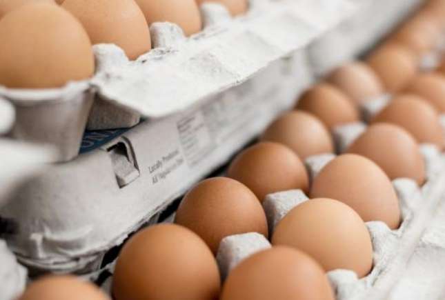 Cum îți dai seama dacă ouăle din comerț sunt proaspete