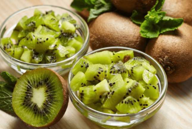 Diversificarea bebelușului: beneficiile consumului piureului de kiwi