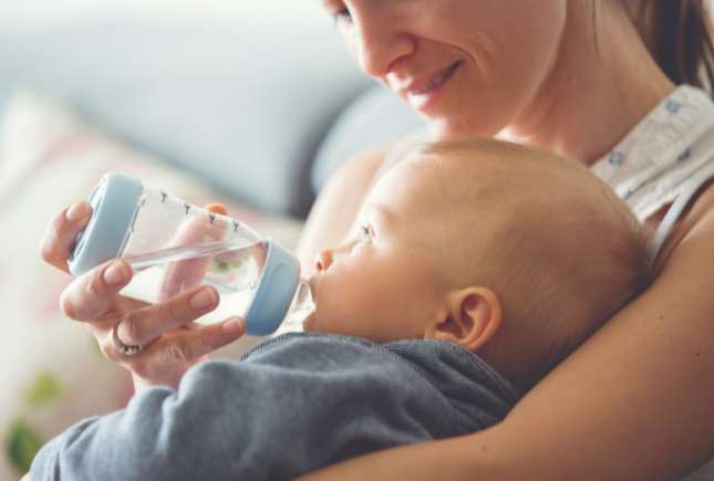 Deshidratarea la bebeluși – simptome, primul ajutor și prevenție
