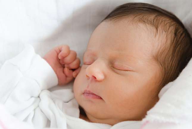 Expert în co-sleeping: 10 adevăruri despre somnul nou-născutului în primele săptămâni de viață