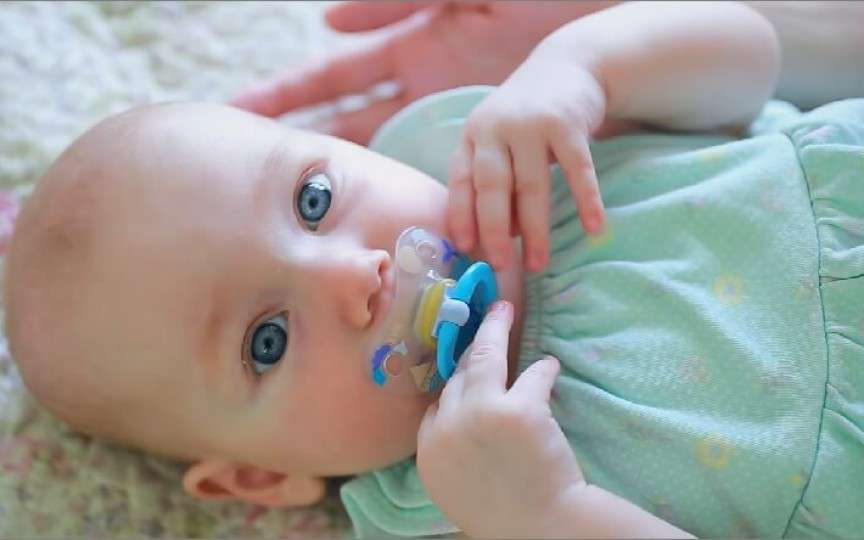 Totul despre botulism, de care se poate îmbolnăvi un bebeluș căruia i se dă mierea de albine