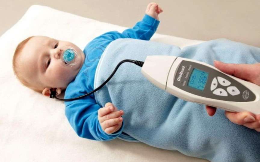 Screeningul ORL la nou-născuți: prea mulți părinți ignoră importanța acestuia în prima lună de viață
