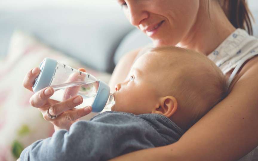 Deshidratarea la bebeluși – simptome, primul ajutor și prevenție