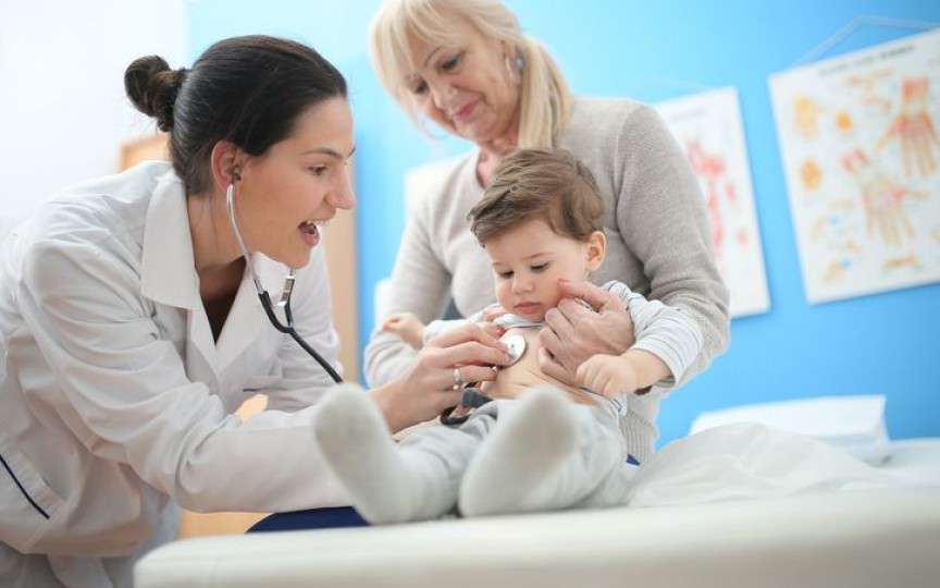 Medic pediatru despre afecțiunile respiratorii la sugar și copilul mic
