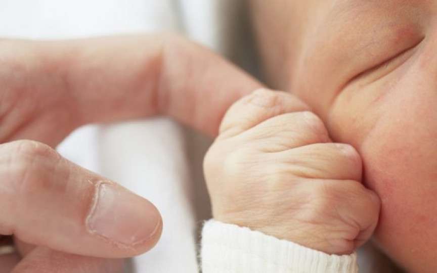 Bebeluși vaccinați din greșeală cu Pfizer. Au ajuns la spital cu febră mare și vărsături