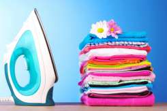 Câte luni după naştere călcăm hainele bebeluşului? Este într-adevăr nevoie să le călcăm?