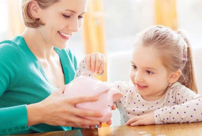 Indemnizația minimă pentru îngrijirea copilului a fost majorată cu 10%