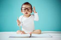 10 trucuri simple prin care să stimulezi inteligența bebelușului tău