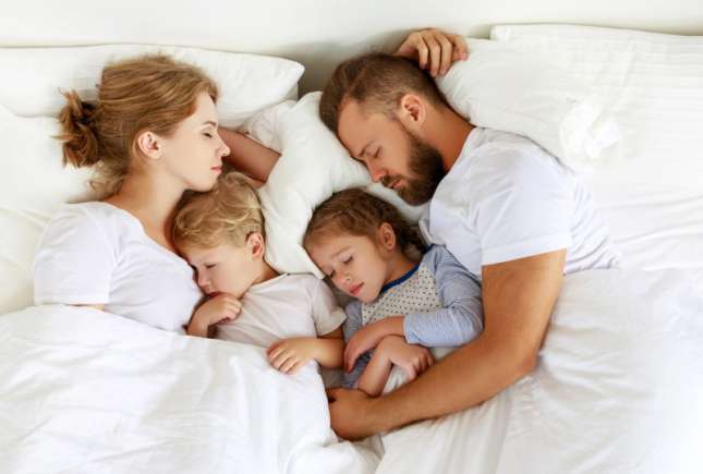 Copilul care doarme cu părinții este mai deștept și mai încrezător în propriile forțe