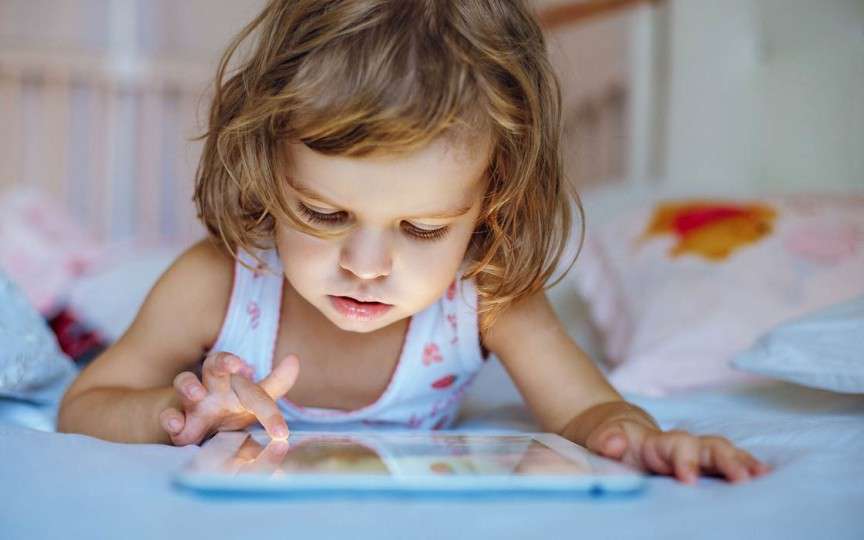 Mama care recunoaște deschis: Mi-am nenorocit copilul cu tableta