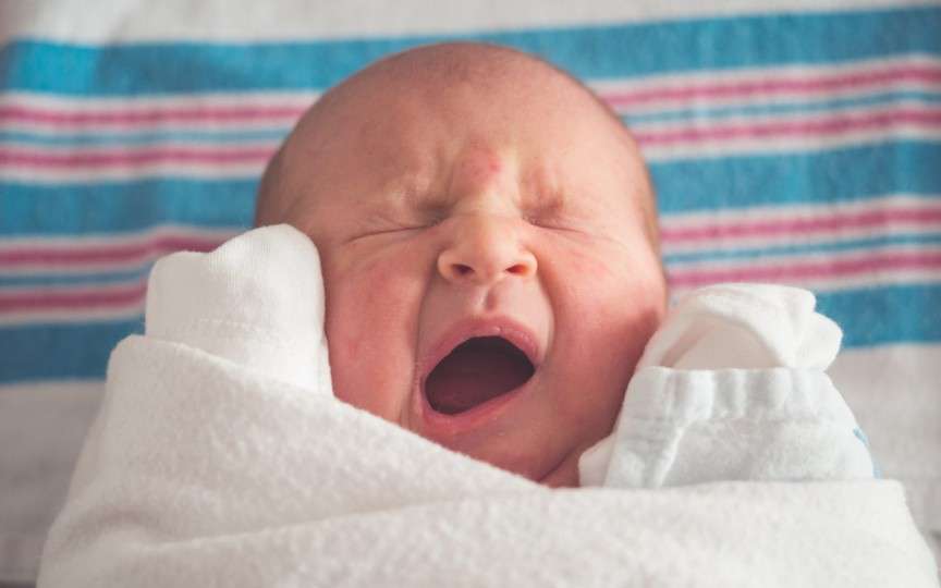 Un pediatru cu experiență ne învață: ce să NU cumpărăm pentru un nou-născut