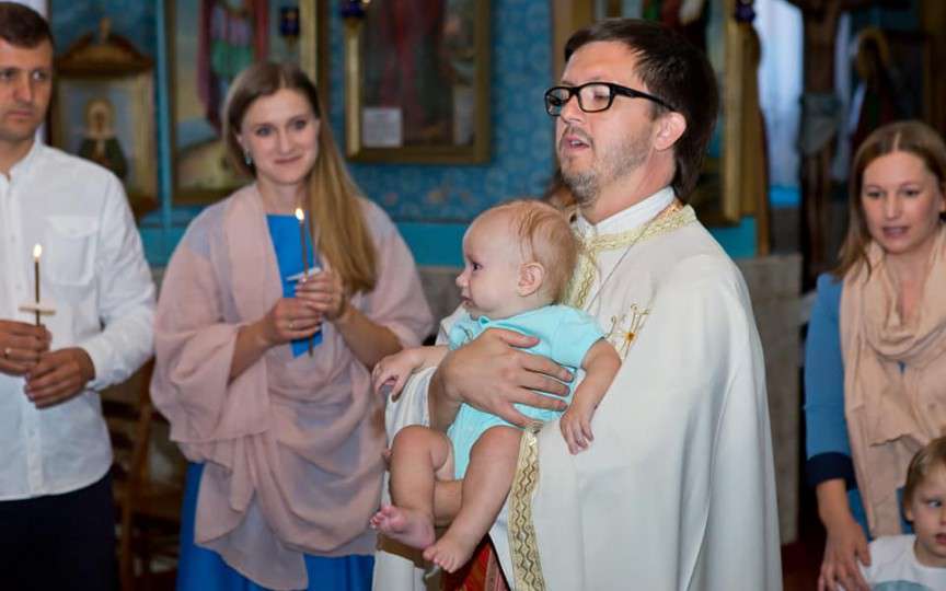 Preotul Maxim Melinti despre rolul nanilor și prezența lor la taina Botezului