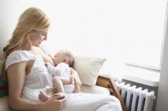 Ce se întâmplă când copilul pare a nu se sătura la sân? Sfaturile expertului