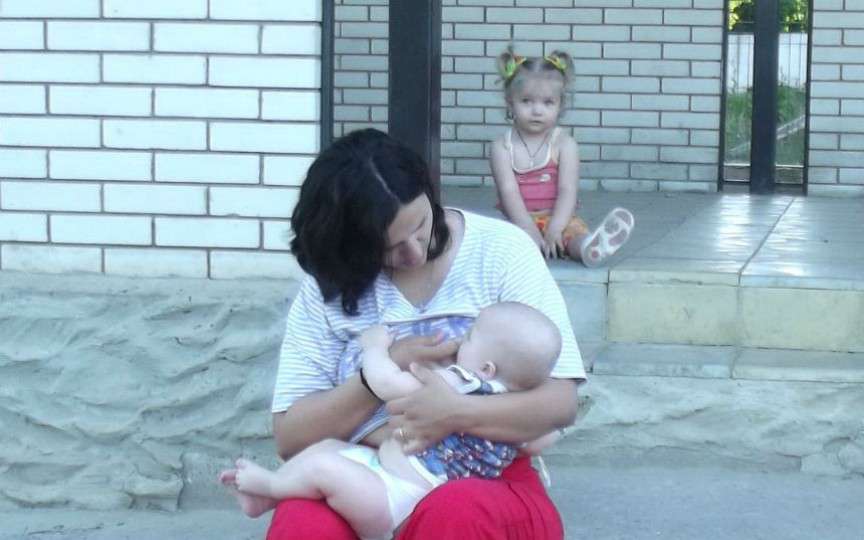 Istoria unei mame: Cum am făcut față gurii lumii alăptându-mi copilul până la 2 ani și 4 luni