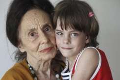 A născut la 66 de ani şi visează să devină bunică