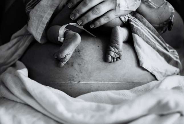 Fotografiile impresionante care au învins la Concursul despre naștere și maternitate