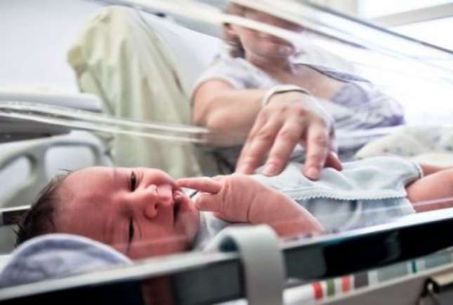 A născut o fetiță de 5 kg și a fost nevoie de un doctor musculos ca să o scoată din burtică