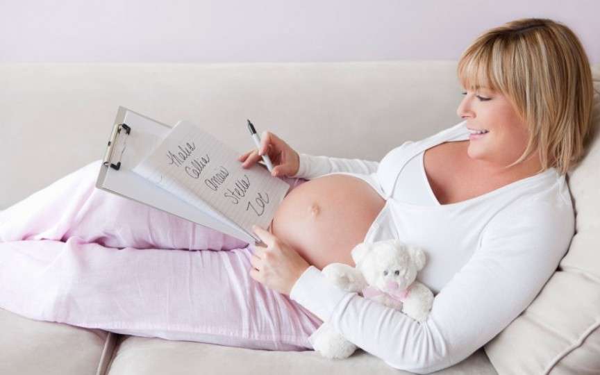 De ce este bine să NU anunți numele copilului tău până la naștere