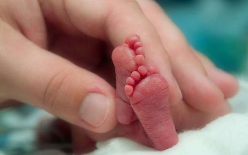 Povestea unei nașteri premature: Am plecat acasă după 3 săptămâni, fără copil, cu o tăietură pe burtă și cu viața distrusă
