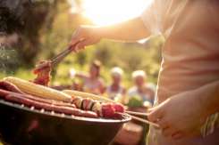 Cât timp poți lăsa mâncarea afară când ieși la picnic sau la grătar